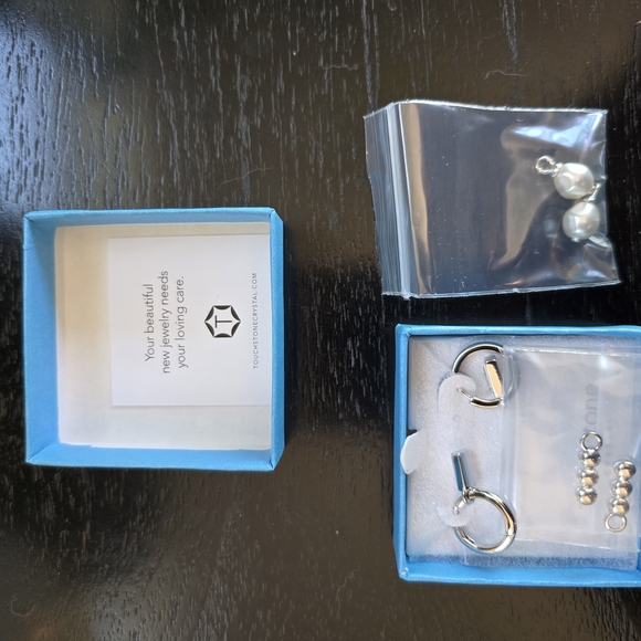 Elegant Silver and Pearl Earrings - Picture 2 of 3